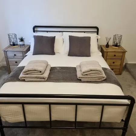 Spacious And Modern Town House Close To The District 度假居