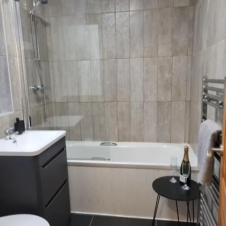 Spacious And Modern Town House Close To The District Holiday home *