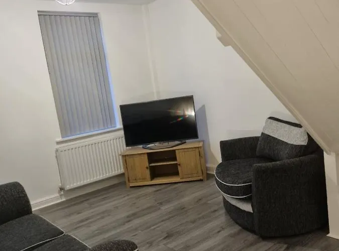 Casa de Férias Spacious And Modern Town House Close To The District Barrow-in-Furness